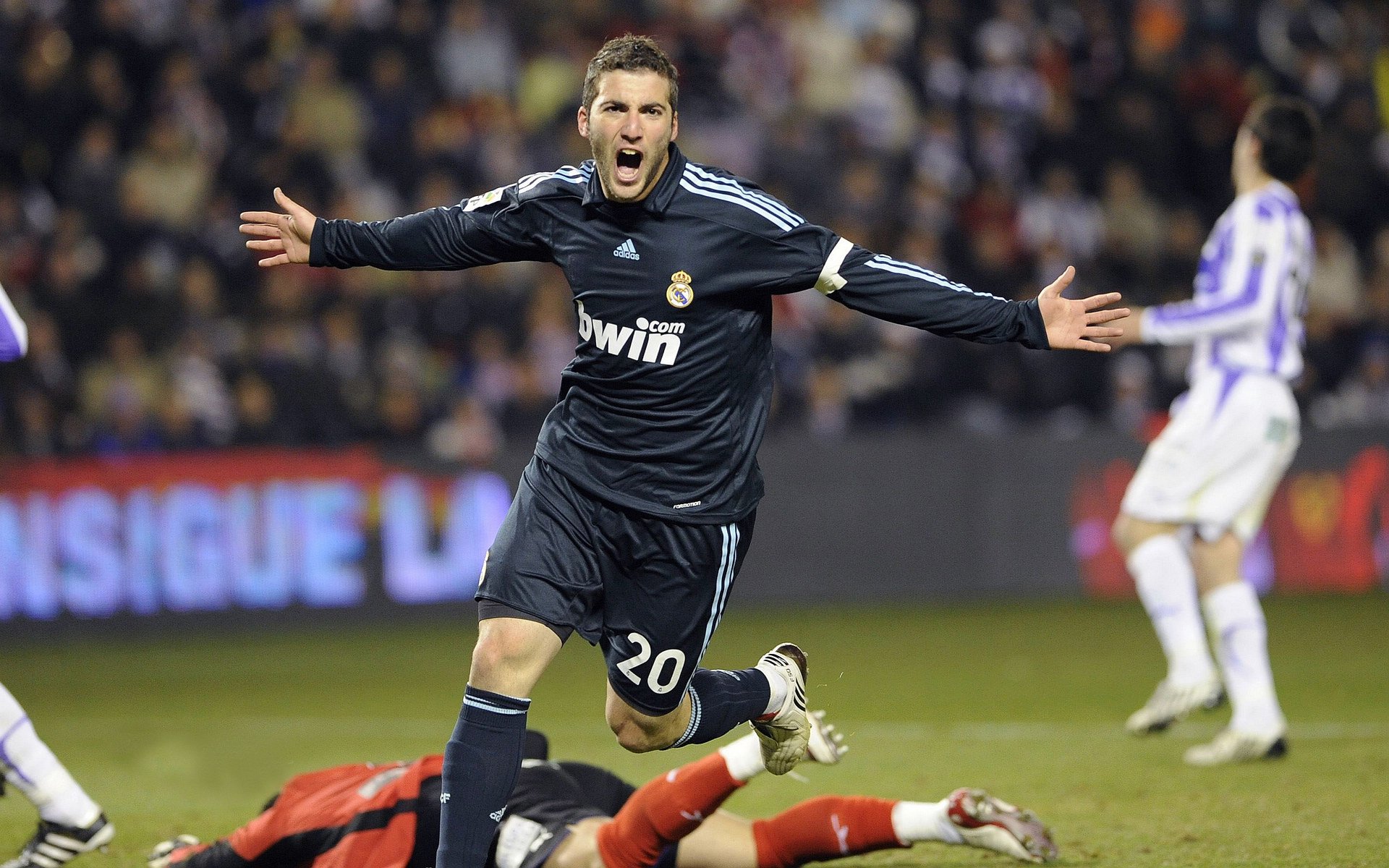 Uzi迎来十五赛季高光表现，MAD球迷沸腾！